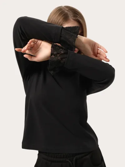 Čierny minimalistický long s čipkou na rukávoch