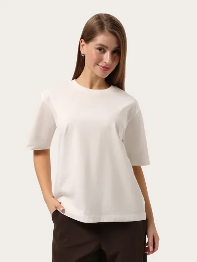 Základné mliečne oversize tričko s logom