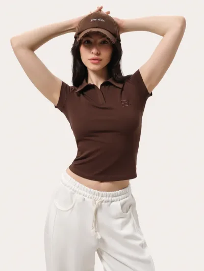 Čokoládové priliehavé polo tričko