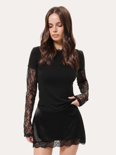 Priliehavý polopriehľadný longsleeve s čipkovanými rukávmi – čierny