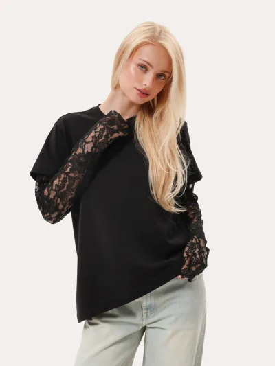 Oversize long sleeve s čipkovanými rukávmi a asymetrickým spodným lemom – čierna