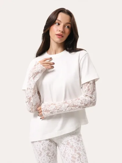 Oversize long sleeve s čipkovanými rukávmi a asymetrickým spodným lemom – mliečna